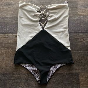 Acacia Bronx one piece